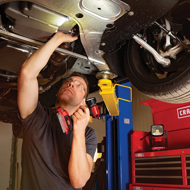 CRAFTSMAN Working Light - 20 V - LED - Red and Black 4 CRAFTSMAN Working Light - 20 V - LED - Red and Black - Image 4